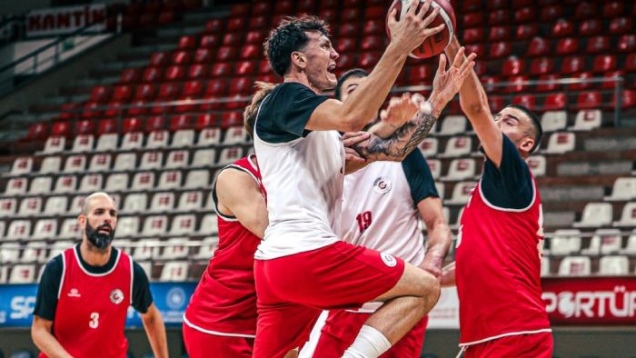 Gaziantep Basketbol, ligin ilk maçı olan Balıkesir'e hazırlanıyor